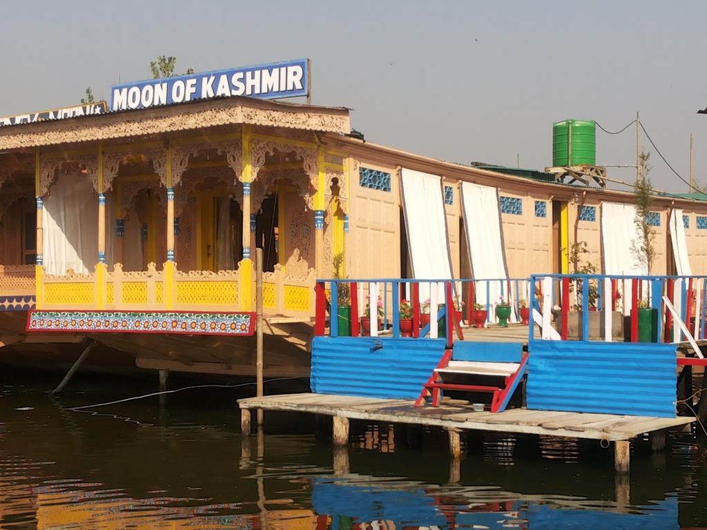 Houseboat Moon Of Kashmir Hotel Srīnagar Eksteriør billede