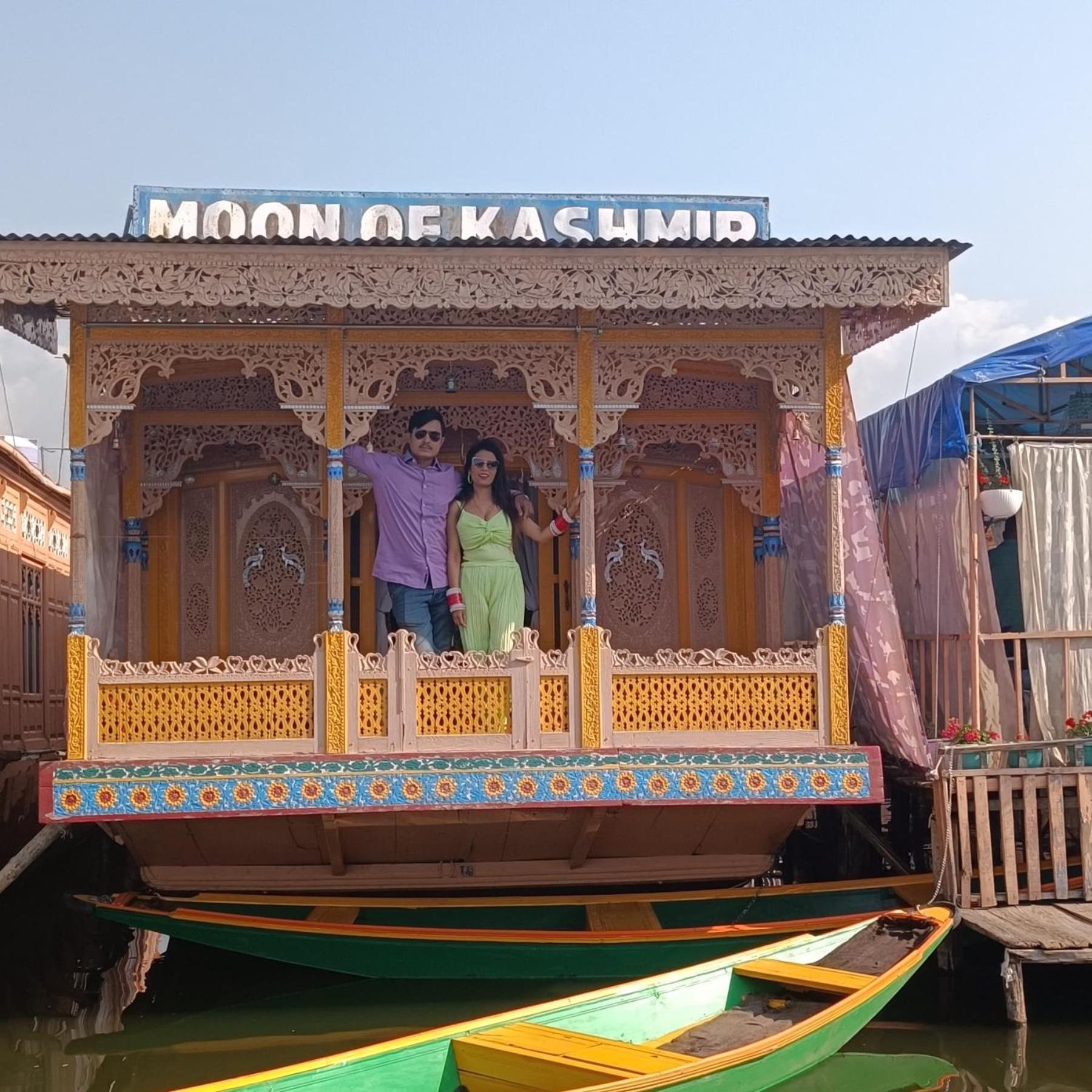 Houseboat Moon Of Kashmir Hotel Srīnagar Eksteriør billede