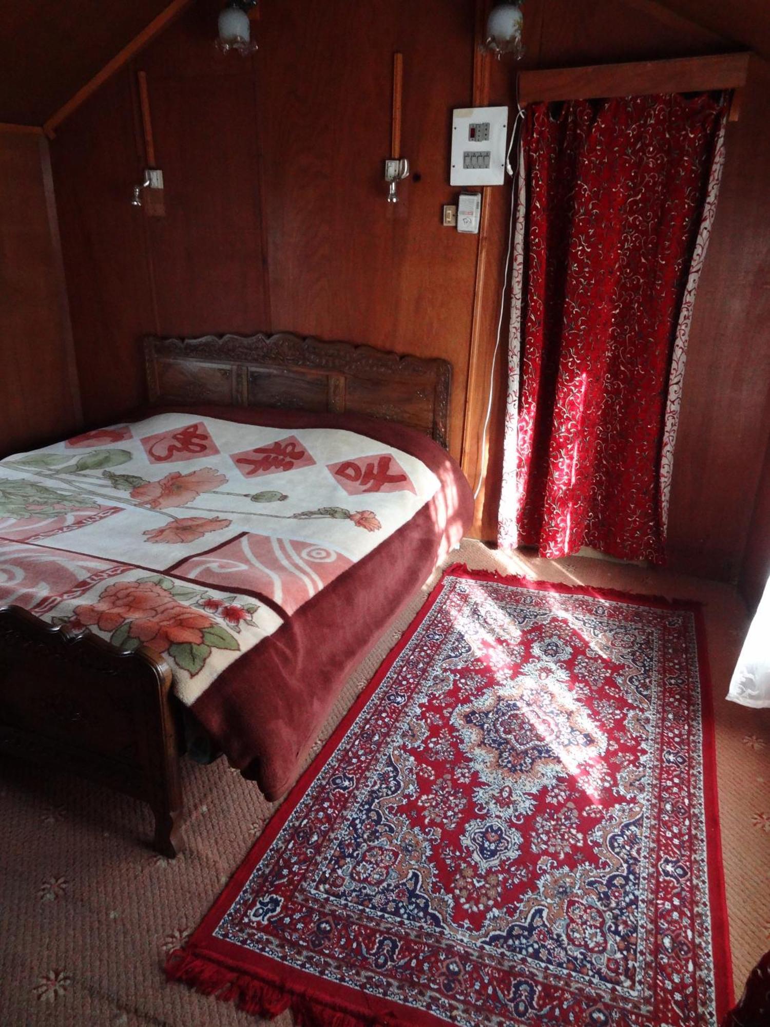 Houseboat Moon Of Kashmir Hotel Srīnagar Værelse billede